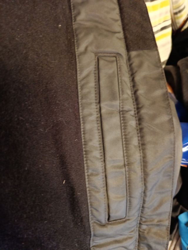 Cazadora Wedze negra.