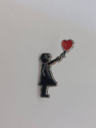 Pin Banksy Menina Balão Vermelho