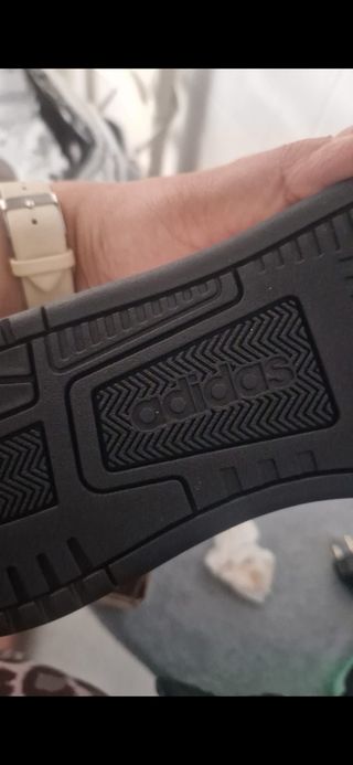 Tenis Adidas - Negros y Blancos