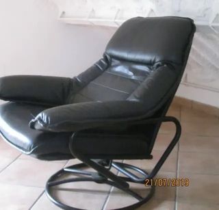 SILLON RELAX RECLINABLE CON BASE REDONDA. POLIPIEL