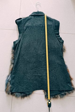 Chaleco gris de piel combinado