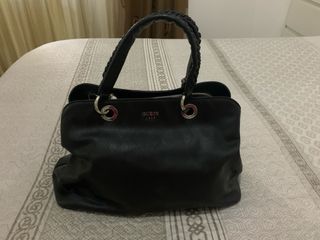 Bolso Guess negro - Asa trenzada 24-35-15cm