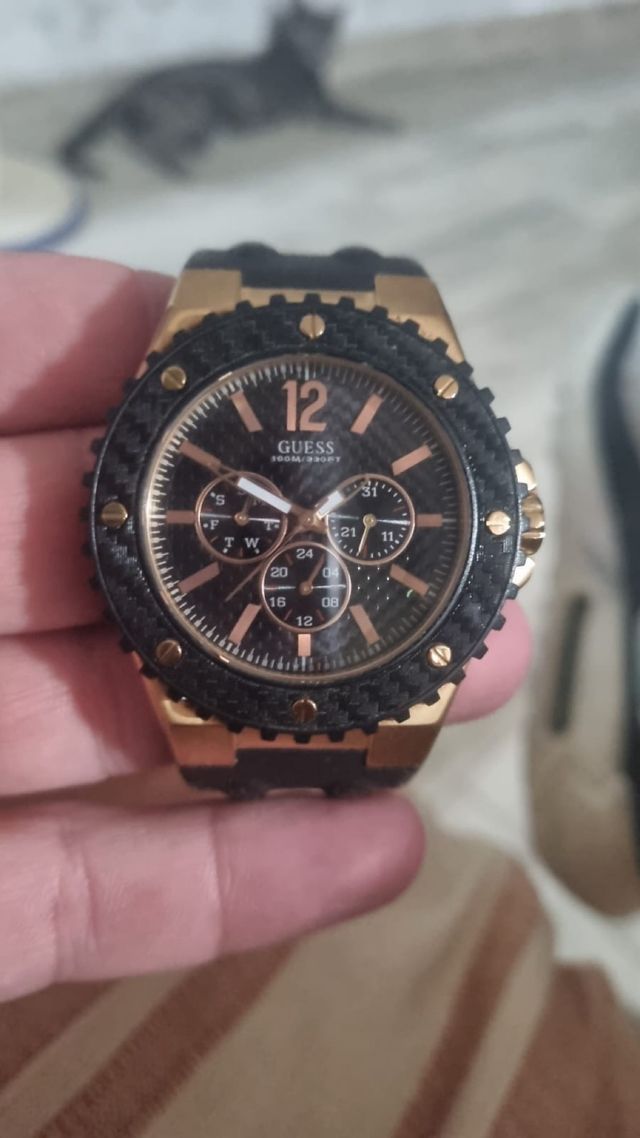 Reloj Guess Sport 100m - Negro/Dorado