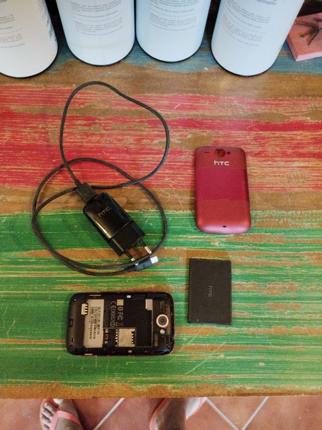 HTC wildfire- Smartphone rojo vintage