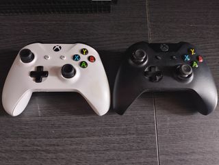 Xbox One X - Console con 2 controller 