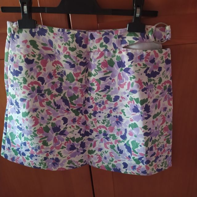 Falda floral multicolor sin estrenar