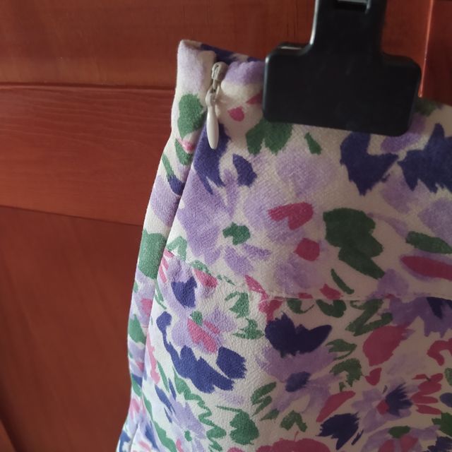 Falda floral multicolor sin estrenar