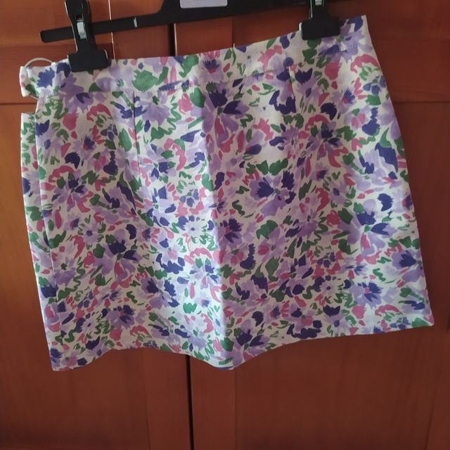 Falda floral multicolor sin estrenar