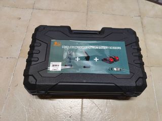 Kit potatura elettrico: forbici e motosega