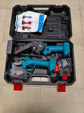 Kit potatura elettrico: forbici e motosega