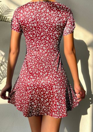 Vestido floral rojo y blanco