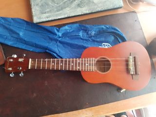 Ukulele Soprano Censon Modelo 1 traído de Francia.