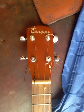 Ukulele Soprano Censon Modelo 1 traído de Francia.