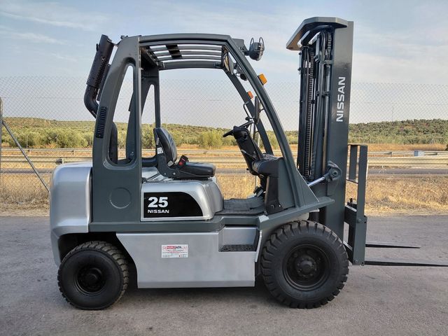 Carretilla elevadora Nissan 25