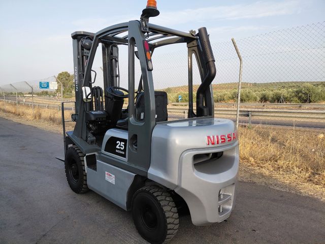 Carretilla elevadora Nissan 25