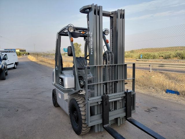 Carretilla elevadora Nissan 25