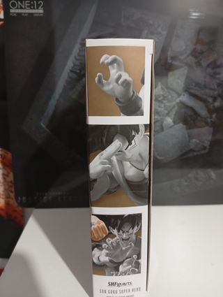 Sh Figuarts Goku & Cápsula Médica