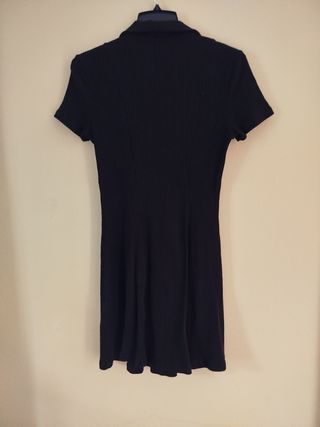 Vestido negro de canalé