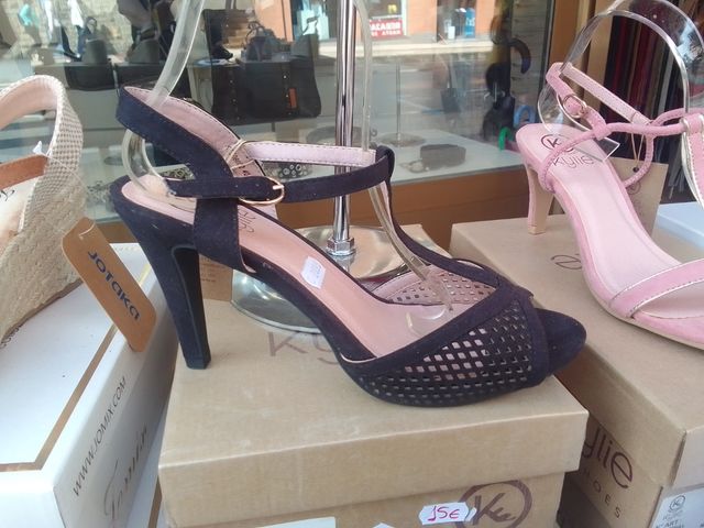 Sandalias Kylie negras, talla 41