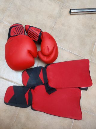 Guantes boxeo 14oz + espinilleras
