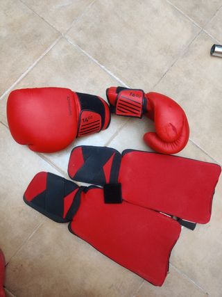 Guantes boxeo 14oz + espinilleras