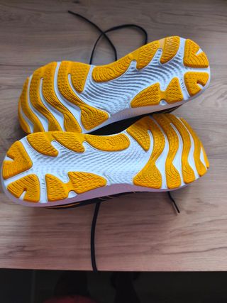 46 Zapatillas Asics CUMULUS