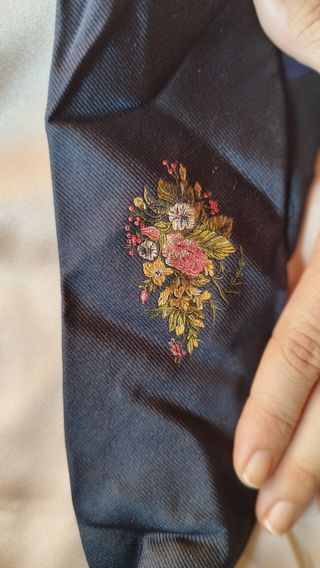 Cravatta vintage floreale