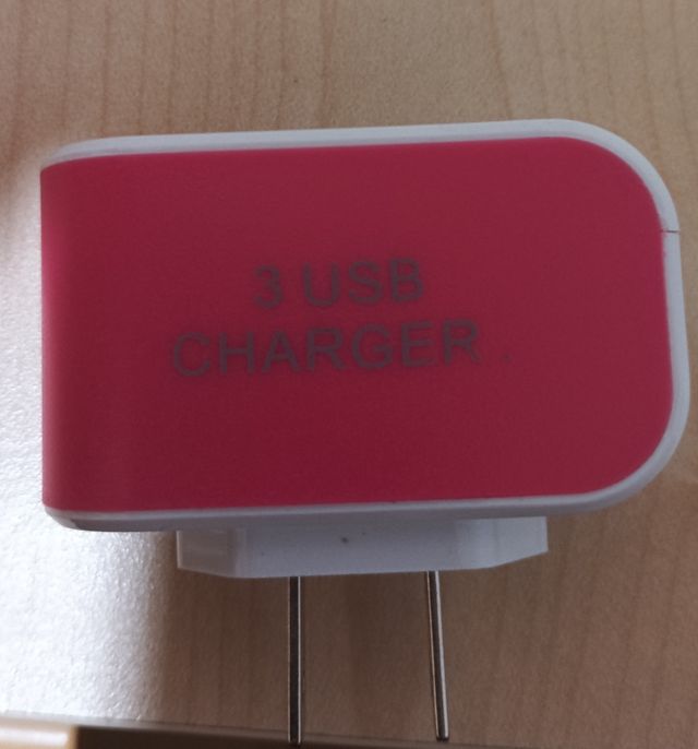Cargador USB 3 Puertos, enchufe plano