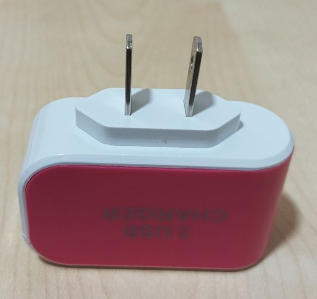 Cargador USB 3 Puertos, enchufe plano