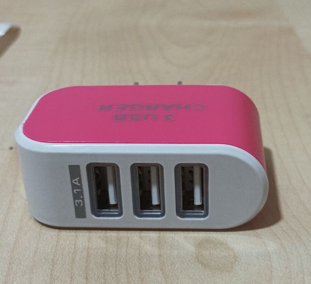 Cargador USB 3 Puertos, enchufe plano