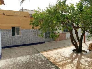 se alquila local dentro de una propiedad privada.