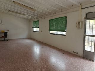 se alquila local dentro de una propiedad privada.