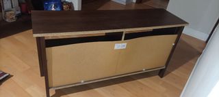 Mesa de madera marrón