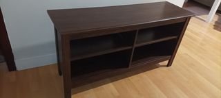 Mesa de madera marrón