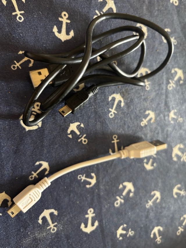 2 Cables USB: Micro & C
