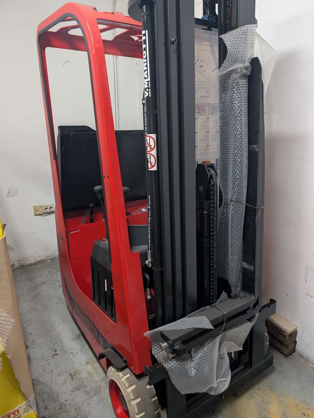 NUEVA A ESTRENAR Carretilla elev. eléc. MARIOTTI