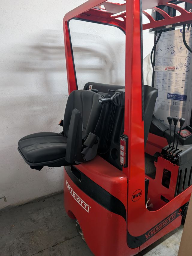 NUEVA A ESTRENAR Carretilla elev. eléc. MARIOTTI