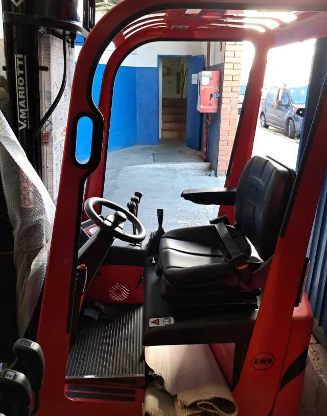 NUEVA A ESTRENAR Carretilla elev. eléc. MARIOTTI