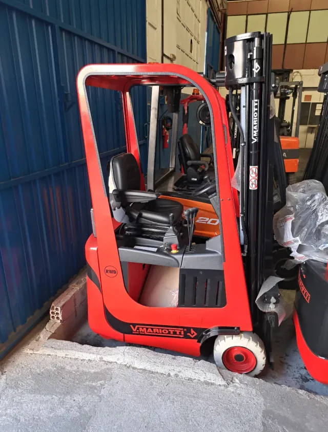 NUEVA A ESTRENAR Carretilla elev. eléc. MARIOTTI