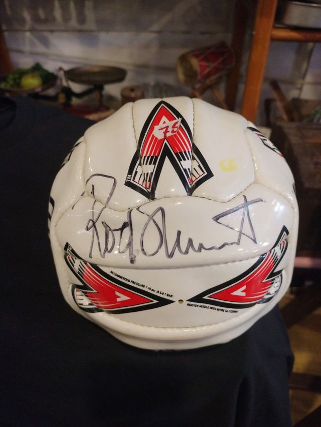 Balón fútbol Rod Stewart.AUTOGRAFO.