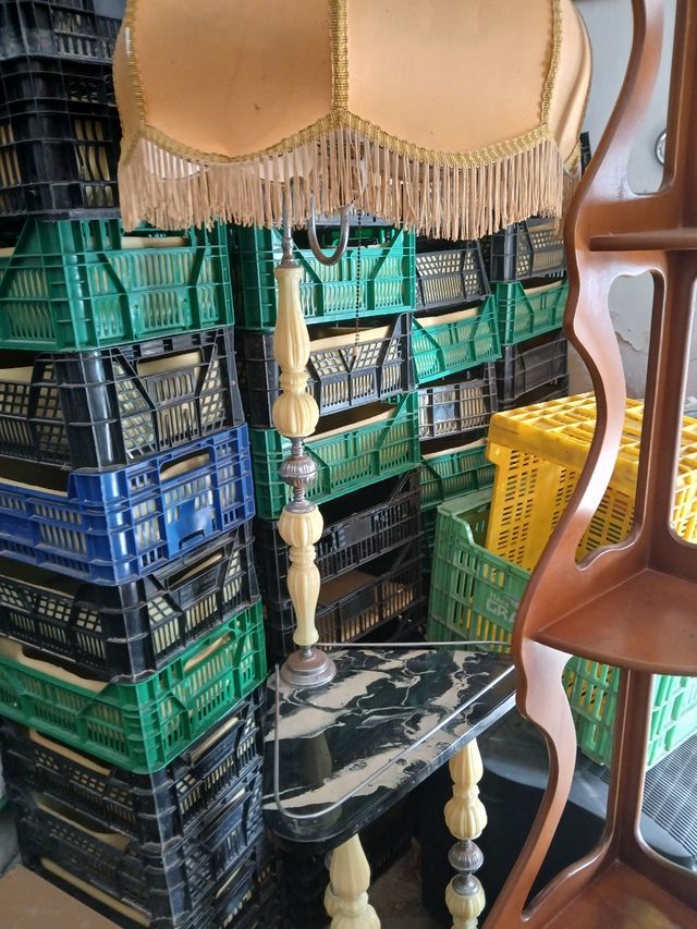 Lampara, estante y perchero vintage