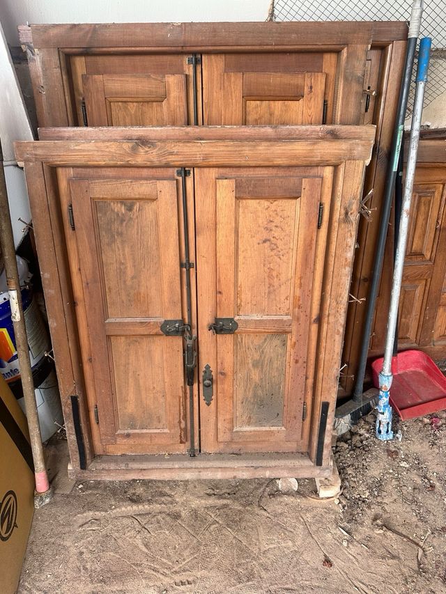 Ventanas antiguas de madera (4) y 1 puerta entrada