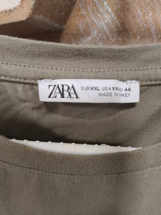 Camiseta Zara verde oliva -
