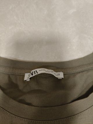 Camiseta Zara verde oliva -