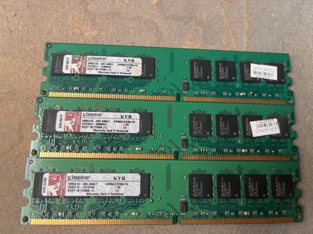 Kingston KVR667D2N5/1G -  3 unidades