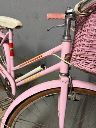 Bicicleta clásica rosa mujer