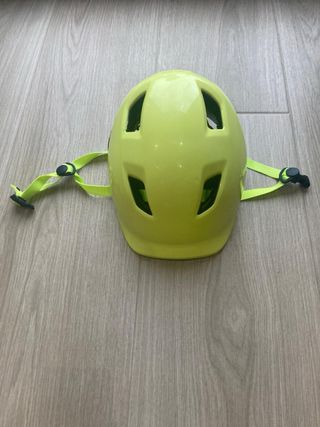 Casco bici niño/a verde lima de la marca BTWIN