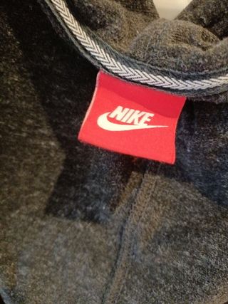 Sudadera con capucha Nike gris