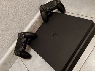PS4 (PlayStation 4) - Impecable