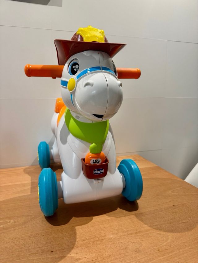 Caballo correpasillos infantil